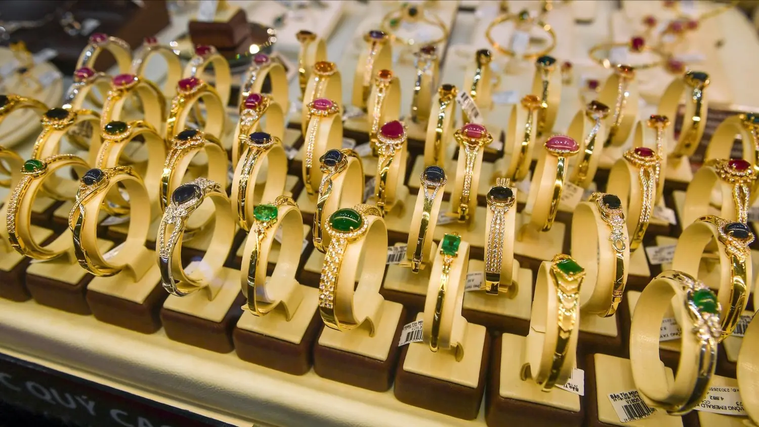 Giá vàng tăng 2,5 triệu đồng mỗi lượng 